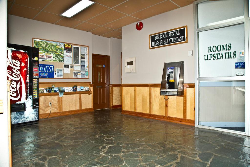 Valemount Hotel Exterior photo