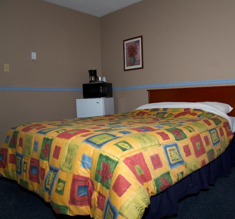 Valemount Hotel Room photo